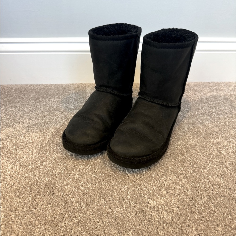 Girls Black Ugg classic short Boots Size 2
